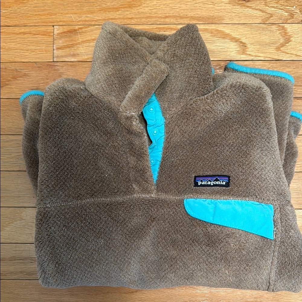Patagonia Brown Re-tool Fleece Jacket with Blue Accent. Lightly used ~10 wears